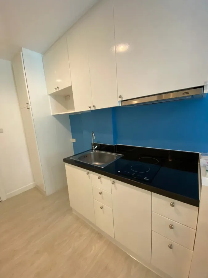 For rent, Park Exo, 1 bedroom, 1 bathroom, complete with electrical appliances. Good furniture. If interested, reserve now.