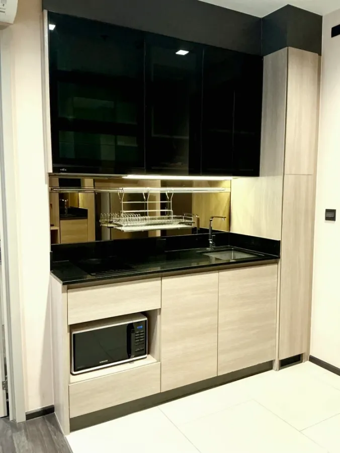 Spacious and comfortable condo for rent at THE LINE Asoke Ratchada, fully furnished and equipped with appliances. Ready to move in immediately.