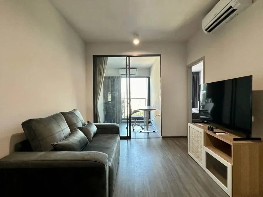 For rent: Ideo Chula Samyan, corner unit, less crowded, spacious living area, fully furnished. Don't miss out!