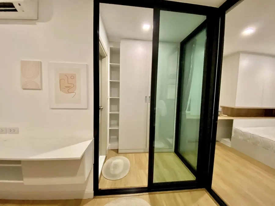 ให้เช่า พอส ไอดี มี walk-in closet พื้นที่เก็บของเยอะมาก ตกแต่งสไตล์มินิมอลน่าอยู่ รีบจองก่อนพลาด