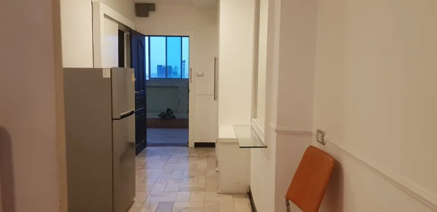 For rent, La Maison Phahonyothin 24, spacious room, 19th floor, Chang Building view, complete with electrical appliances. Reserve first, stay first.