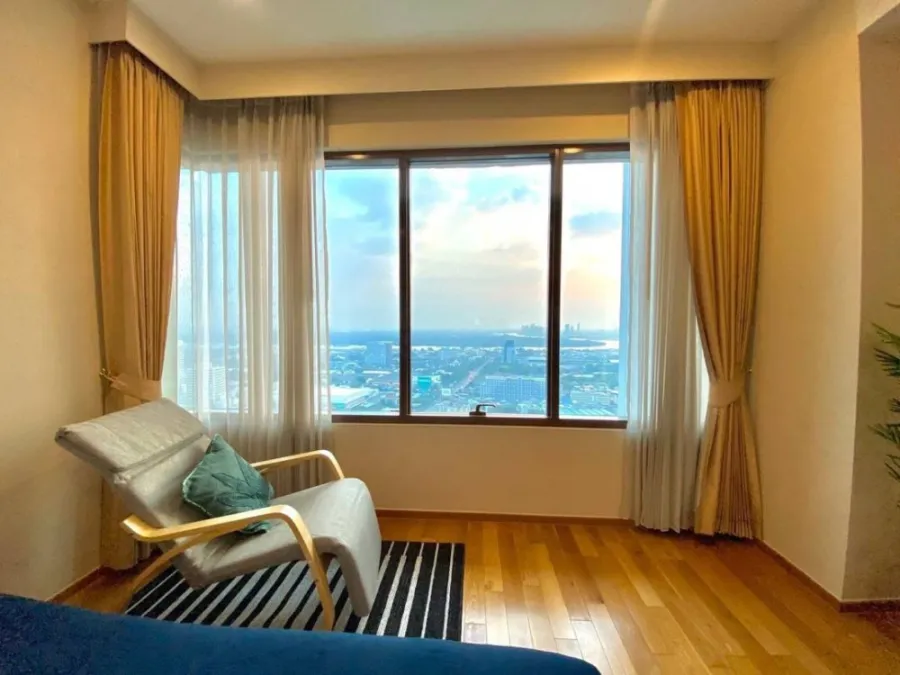 For rent: The Emporio Place, high floor, east facing, panoramic view of the sky and river, good wind, good sunshine.