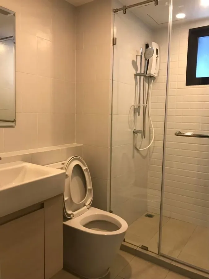 Condo for sale Chewathai Hallmark Lat Phrao-Chokchai 4, 4th floor, good view, no buildings blocking it. Corner room is private, don't miss it.