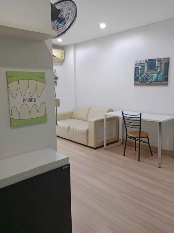 ให้เช่า Serrano Condominium ห้องพร้อมอยู่ เฟอร์ครบ กว้างขวางอยู่สบาย จองเลย