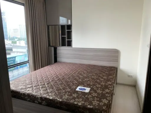For Rent Condo Rhythm Asoke, corner room, pool view, fully furnished, kitchen Come, but ready to move in. Urgent.