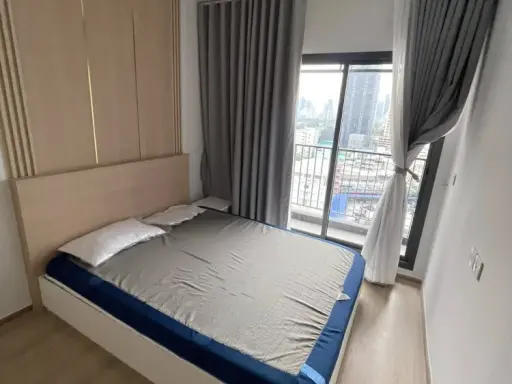 For rent: Life rama4-asoke, 12th floor room, high view, spacious room, comfortable living, complete facilities, all here in one place. Book now, don't
