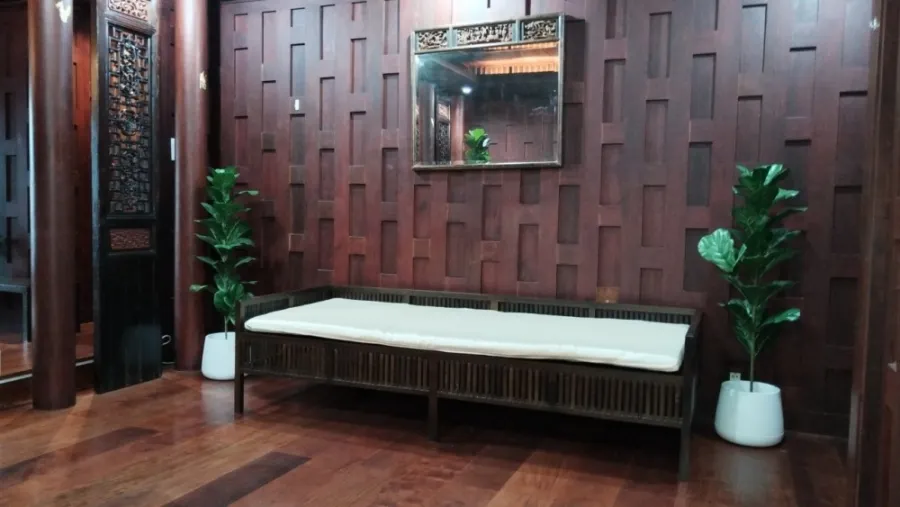 Condo for rent, The Royal Place 2, decorated in Thai house style. Lots of usable space Suitable for relaxation