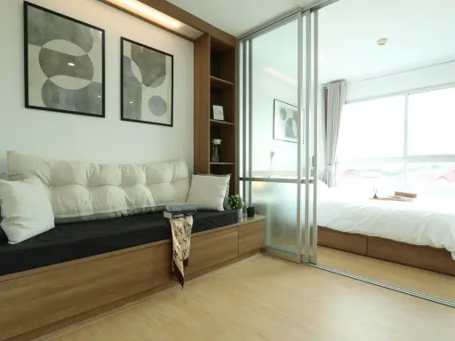 For rent: Lumpini Ville On Nut-Phatthanakan. The room is decorated very nicely, fully furnished. Hurry and reserve before it slips away.