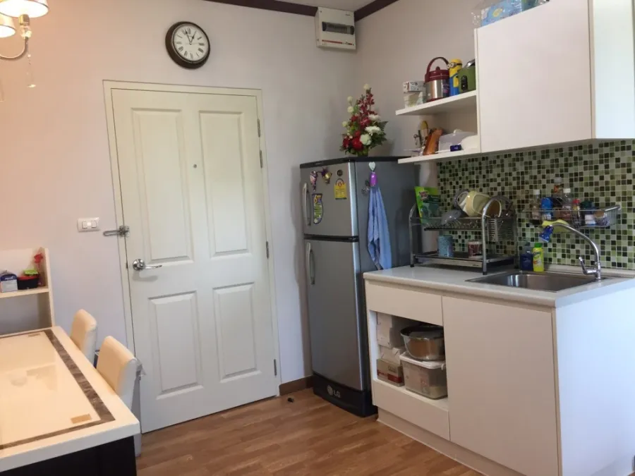 For sale: The Trust Condo, South Pattaya (South Pattaya), well decorated. Complete furniture The sofa is very comfortable to sit on. Don't miss it.