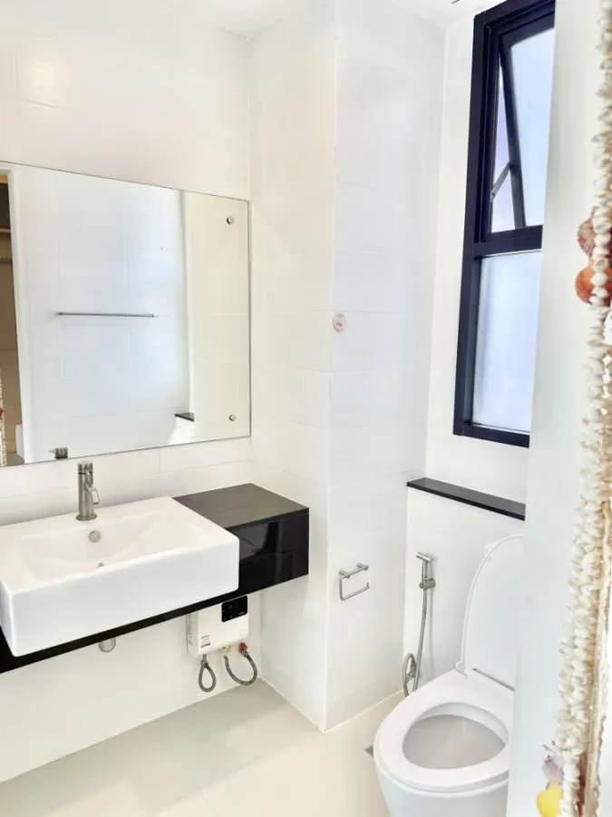 For rent: IDEO Ratchada-Huai Khwang, 17th floor, corner room with privacy, built-in throughout the room, hurry and reserve before you miss out.