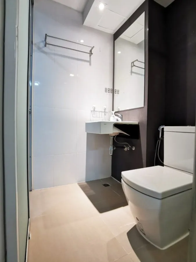 For sale: C Style Condo, 1 bedroom, 1 bathroom, decorated in white tones, 2nd floor, hurry and own it now.