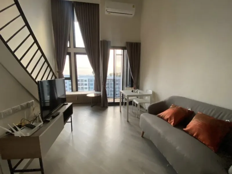 ขาย ให้เช่า คอนโด เดอะ เบส สะพานใหม่ ห้อง Duplex สไตล์ Loft หลังคาโปร่ง โล่งสบาย มาจองเลย อย่ารอช้า