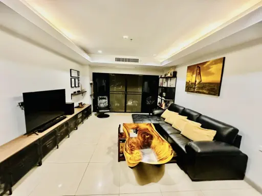 For rent: Nova Mirage, very spacious room. Big screen TV, watch movies to your heart's content The leather sofa is comfortable and not hot. Hurry and images