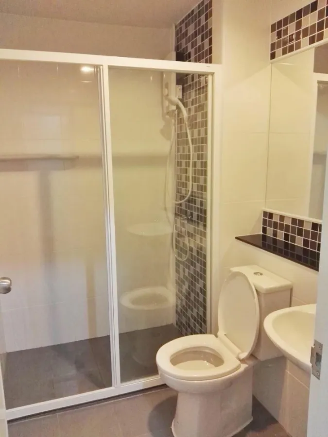For rent, Regent Home 18 Chaengwattana-Laksi. separating the bedroom Complete facilities. Hurry up to reserve.