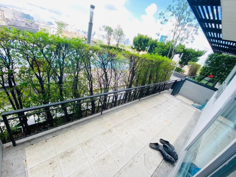 Lumpini Place Suksawat-Rama 2 for sale, spacious room, pool view, with big screen TV, watch movies to your heart's content, don't miss it.