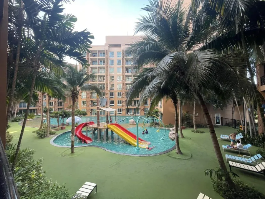 For rent: Atlantis Condo Resort Pattaya (Jomtien), 2 large bedrooms, swimming pool view, very chill, must be arranged.