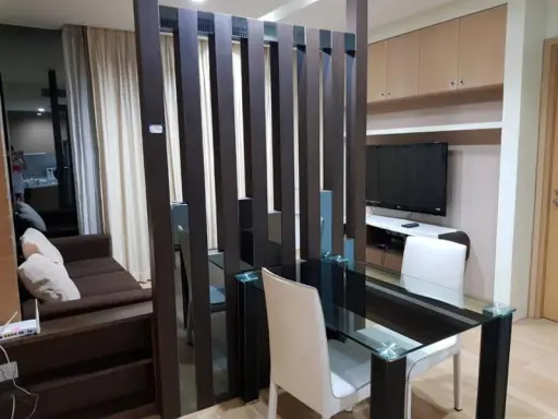Siri at Sukhumvit for rent, fully furnished, spacious room, ready to move in.