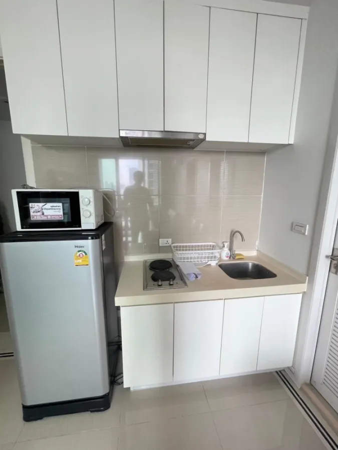 Condo for rent, T.C. Green, 15th floor, white room, comfortable to the eyes, spacious. Comes with a city view. Don't delay. Book now.