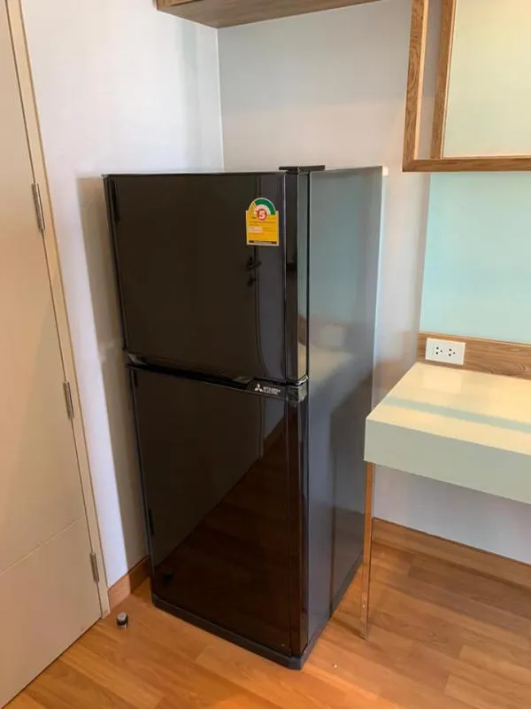 For rent, Lumpini Park, Vibhavadi-Chatuchak, top floor, receives natural air conditioners without barriers. Fully furnished in one place