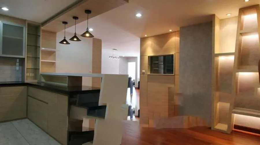 ขาย คอนโด เออร์บาน่า สุขุมวิท 15 ทำเลดี เดินทางสะดวก จองเลย