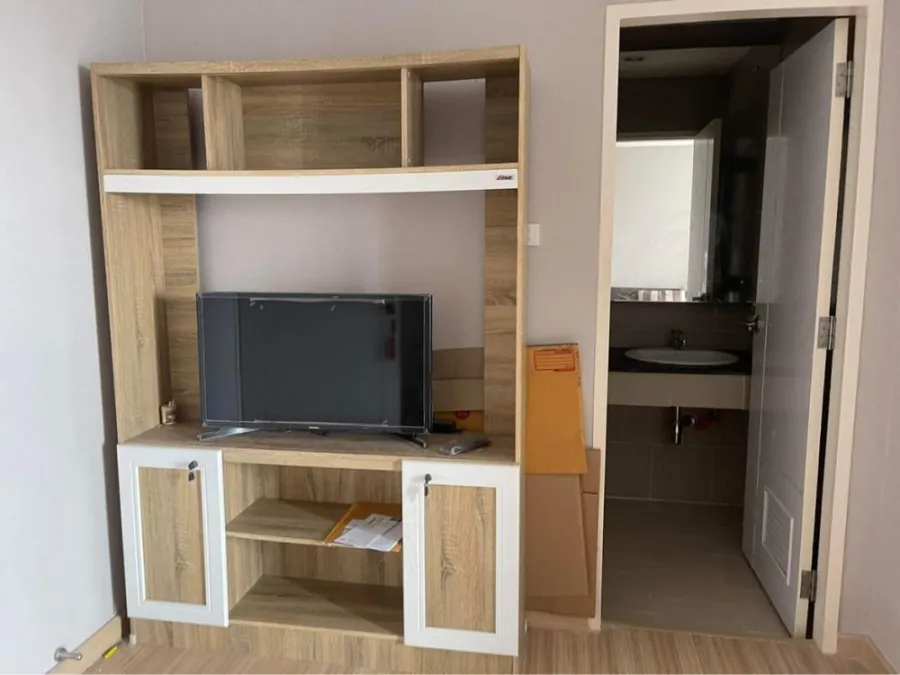 Urgent sale, Anna Condo Bang Phlu, nice room, 5th floor, cool breeze, not hot room, very good price, hurry and reserve.