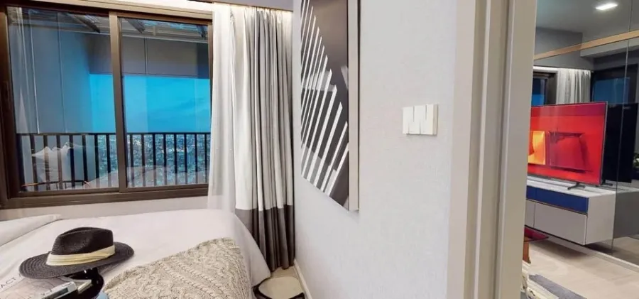 For sale, Quintara Maiden Phonimit, very high floor, 25th floor, room with a view of the Chao Phraya River, great breeze. Book now and you won't be di