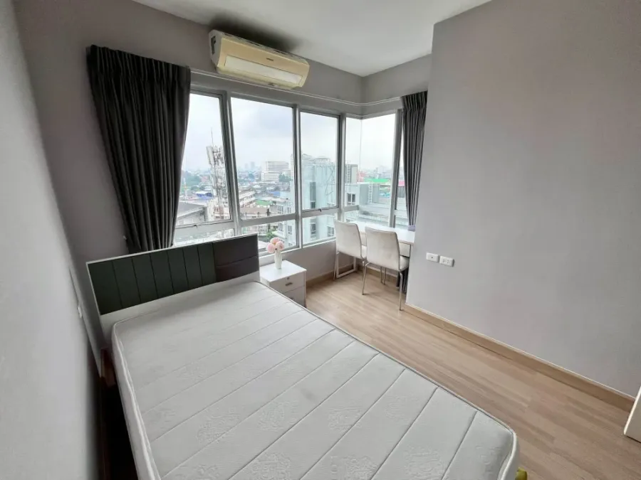 For sale or rent: Motif Sathorn-Wongwian Yai. Spacious and comfortable unit with efficient use of space. Move-in ready; just bring your belongings. Do
