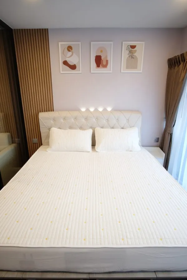 For rent: Cave Eva, beautifully decorated room, complete with furniture and electrical appliances. Ready to move in, reserve now before it's gone.