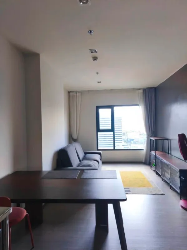 ให้เช่า The Base Phetchaburi-Thonglor ห้องใหญ่ห้องมุม เฟอร์นิเจอร์และเครื่องใช้ไฟฟ้าครบ หิ้วกระเป๋าเข้าอยู่ได้เลย