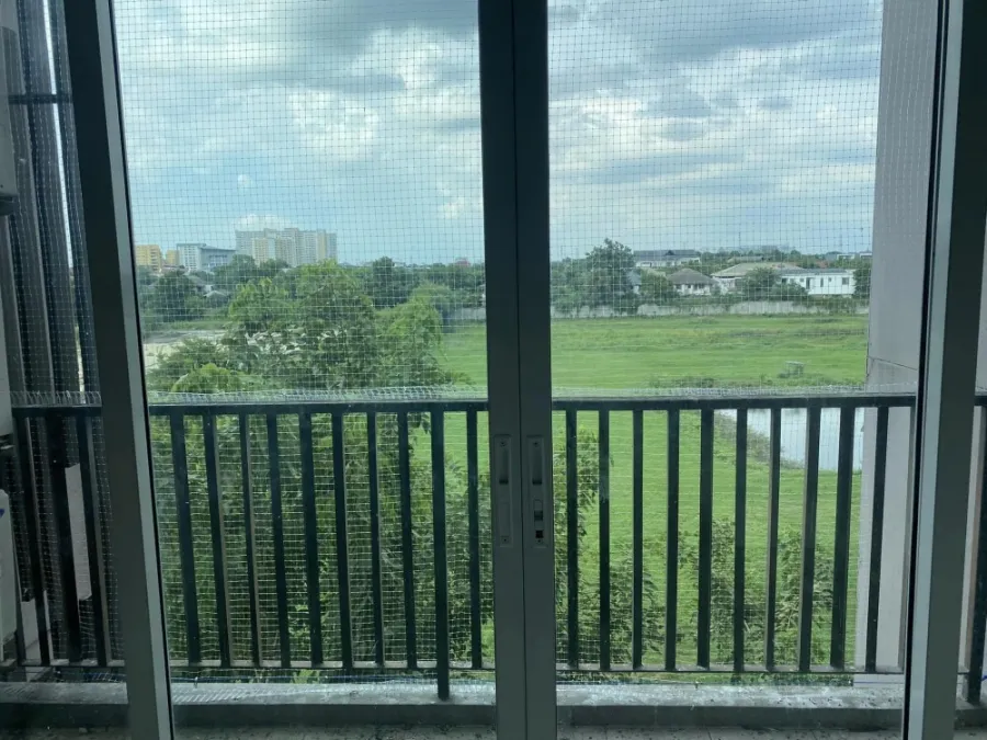 For sale: Double Lake Condominium, corner room, quiet and private, beautiful view, shady green area, can be reserved now.