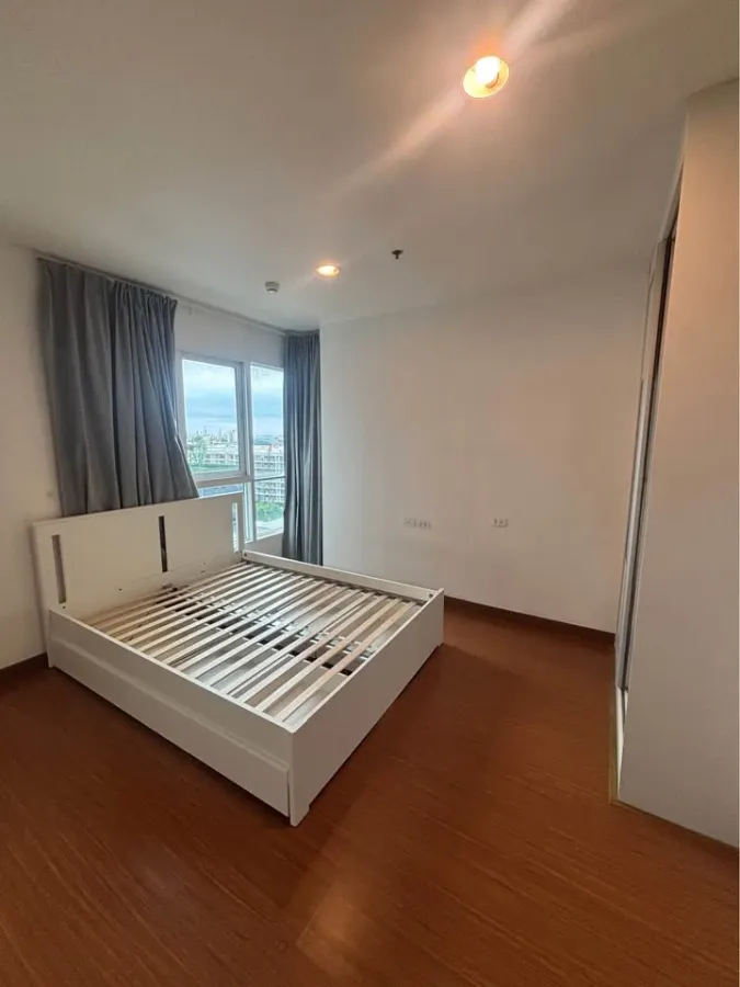 For sale: Diamond Sukhumvit, 10th floor, corner unit, very quiet and private, lots of usable space, don't miss out!