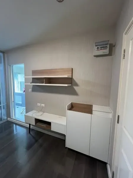ขาย D condo Campus Resort Bangsean 1 ห้องนอน 1 ห้องน้ำ มาพร้อมเฟอร์ครบครัน ติดวอลเปเปอร์อย่างดี จองเลย