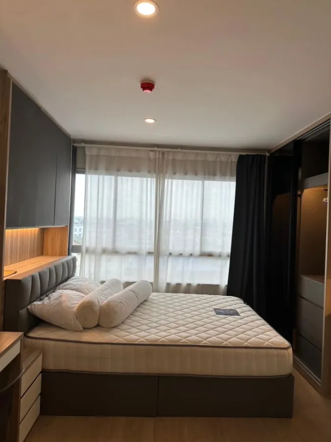 For rent: Elio Del Moss Phahonyothin 34, room decorated with nice built-ins. The sofa can be adjusted to sleep. Book now, don't miss out. ​