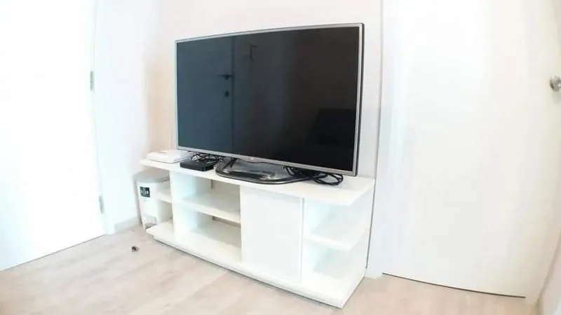 มาจ้า ห้องดี น่าอยู่ โซฟาเบด นั่งสบาย ทีวีจอบึ้มมาก จองด่วน ที่ Plum Condo เซ็นทรัล สเตชั่น ให้เช่า