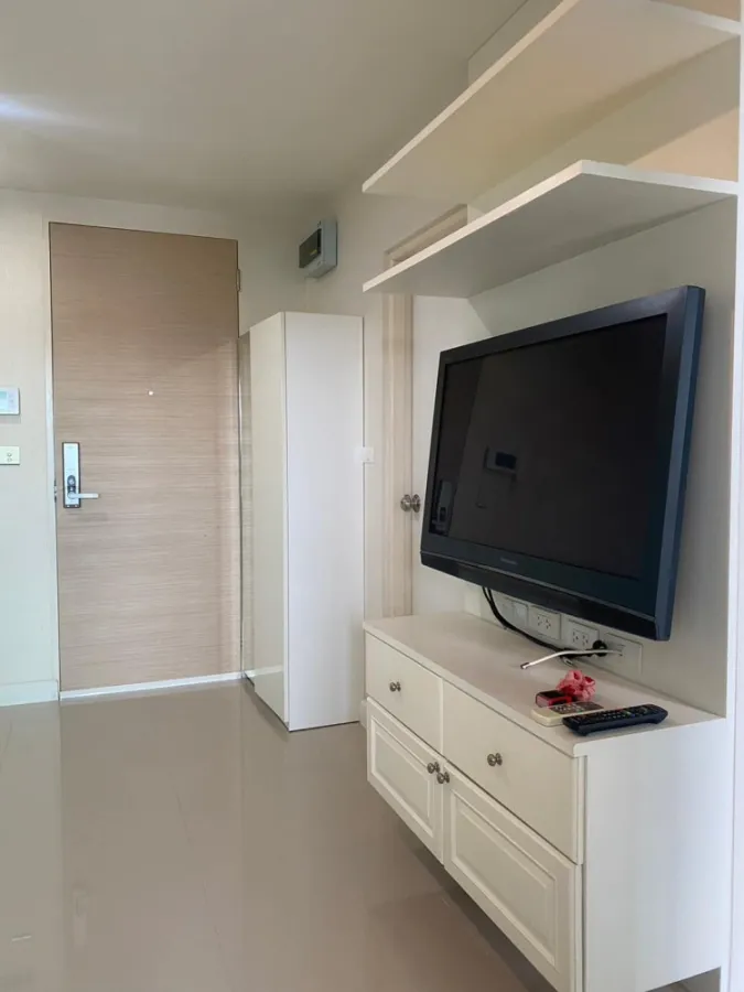 For rent, Metro Sky Ratchada, a spacious room, separated into proportions. fully furnished ready to move in Hurry up to reserve it.
