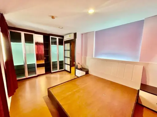 ห้องมุมมาแว้ว ขายด่วนๆ Lumpini Condo Town รัตนาธิเบศร์ ห้องกว้าง เฟอร์นิเจอร์บิวท์อินจัดเต็ม รีบเลย