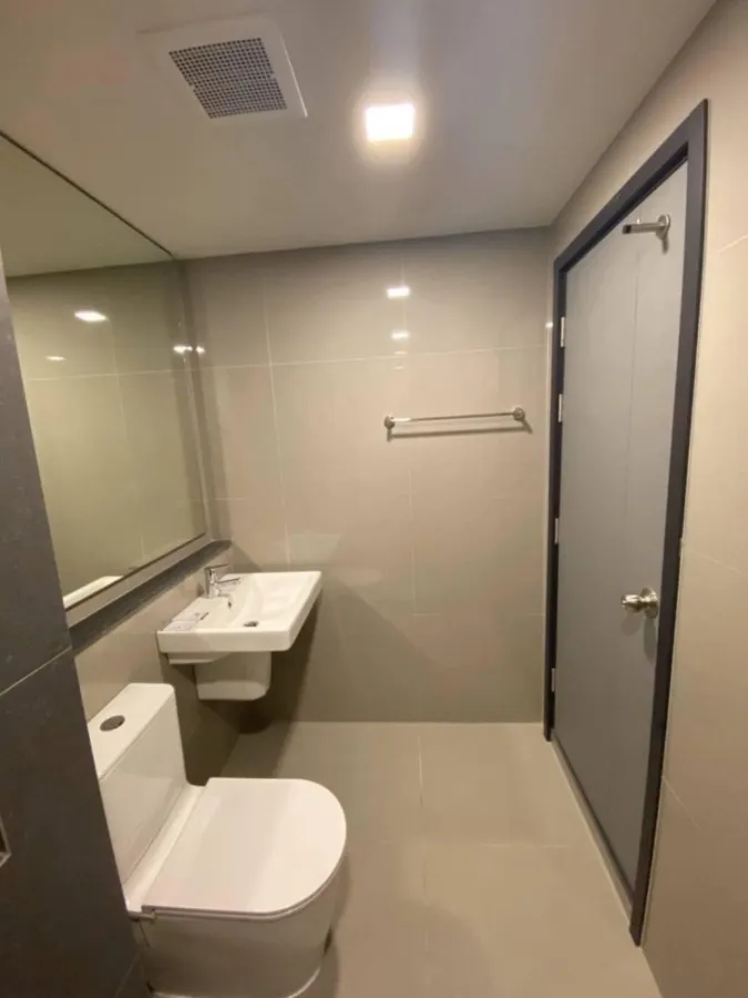 Condo for sale The Tree Din Daeng-Ratchaprarop. The room is decorated with impressive wallpapers, very livable. Hurry and own it now.