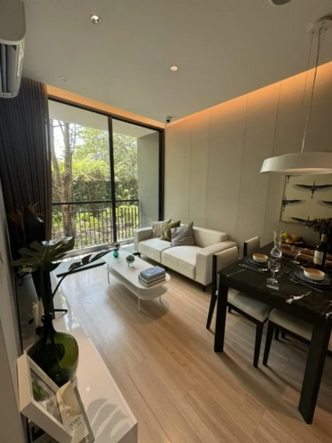 Condo down payment for sale, Skyrise Sukhumvit 64, corner room, Building D, spacious usable area. Hurry and reserve before you miss out.