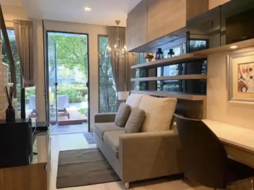 For rent, Ideo Mobi Sukhumvit, Duplex room, 4th floor, pool view, spacious room, beautiful decoration, ready to move in, book now.