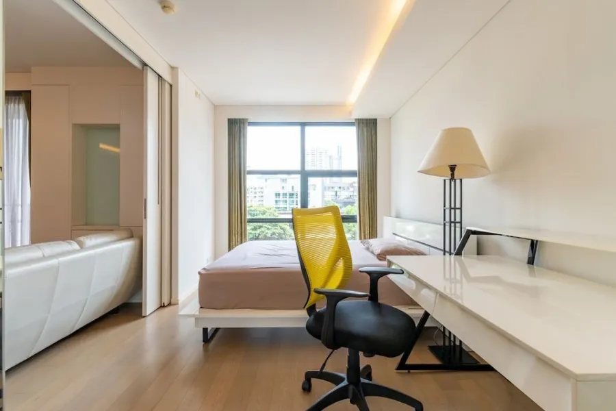 For sale: Sukhumvit 61 Mode, bright and airy room, lots of usable space, simply decorated but complete, hurry and reserve now.