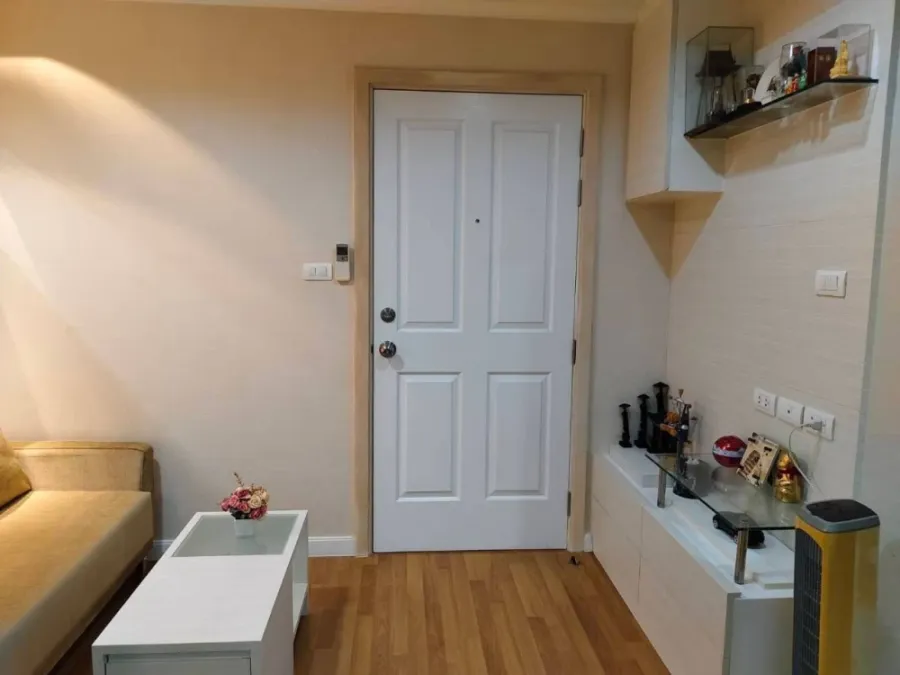 For rent: Lumpini Place Ratchayothin, 1 bedroom, 1 bathroom, fully furnished, nice room, great deal, hurry and reserve now!