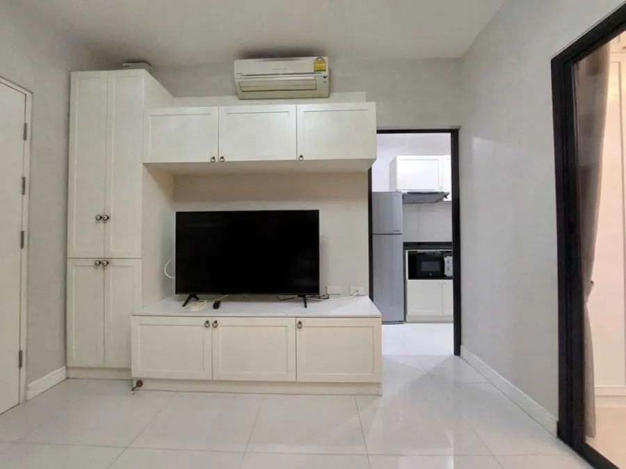 Condo for rent, The Seed Phaholyothin 14, corner room, facing south, front view of the project The balcony is very wide. Hurry up.