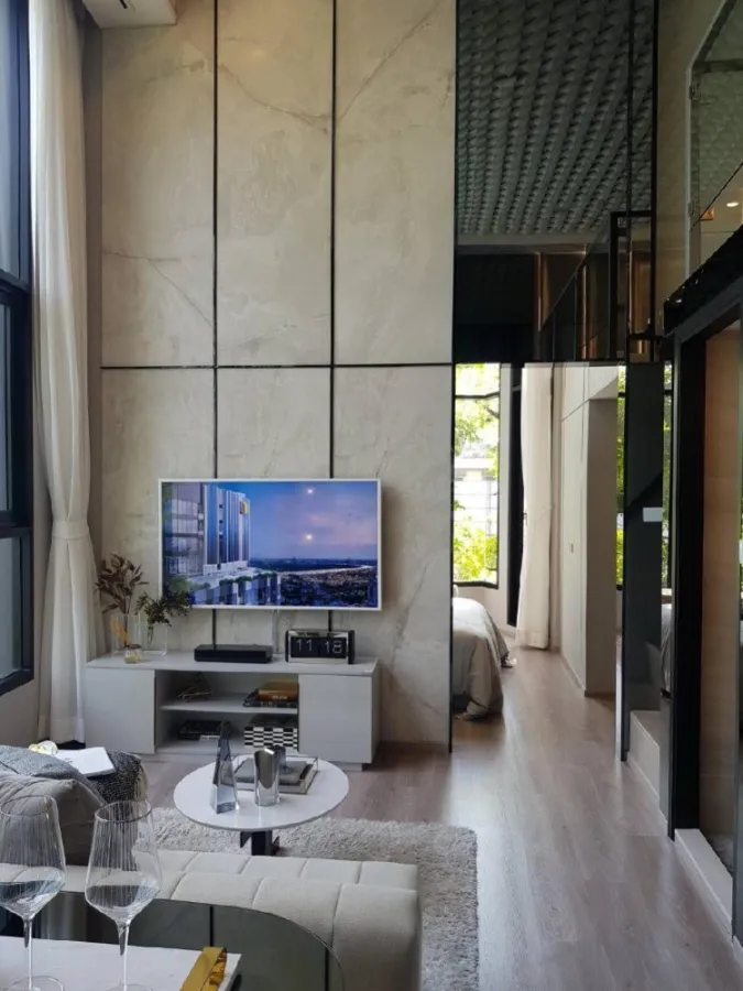 Down payment sale, Knightsbridge Space Rama 4, corner room, facing north, east, don't miss it.