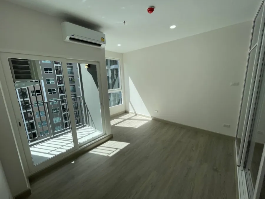 Down payment sale, Supalai Loft, Phasi Charoen Station. The room is clean and airy. Complete facilities .If you like decorating rooms, don't miss it.