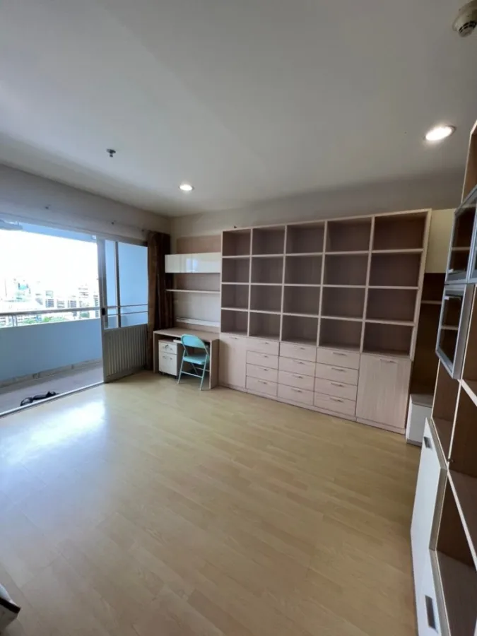 Condo for sale The Platinum, very spacious room, full built-in furniture ready to move in Can't reserve now. Hurry up.