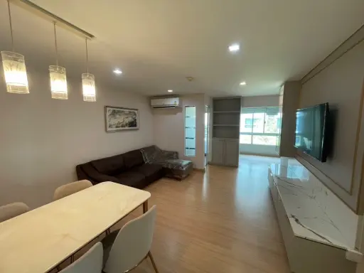 For sale: The Room Sukhumvit 79, corner room, wide and airy. Let me tell you, you shouldn't miss it. If interested, hurry and reserve it.