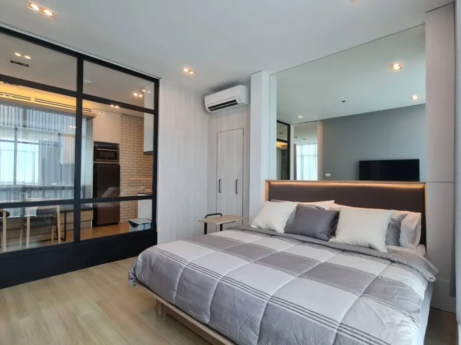 For rent: Sathorn - Chao Phraya house, corner unit with stunning Chao Phraya river bend view, fully furnished with built-in features. Don't miss out!