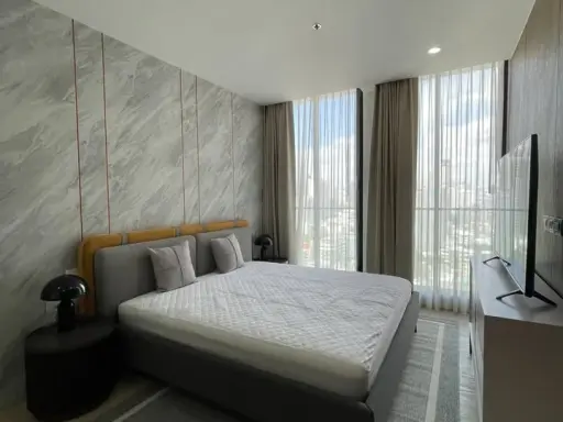 For rent Large and spacious condo at Noble Ploenchit, connected to Ploenchit BTS station, ready to move in