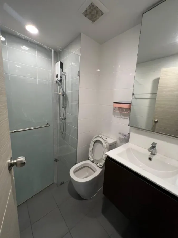 For rent, Premio Quinto, a room on the edge, separating the bedroom complete electrical appliances Hurry up to reserve before it's gone.