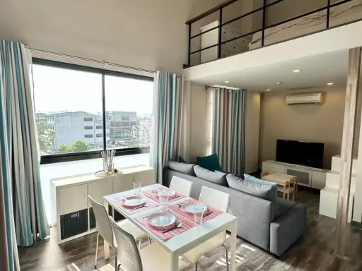 For rent: I-Zen Prime Condominium, room on the 5th floor (top floor), corner room, quiet, lots of usable space, hurry and book now!